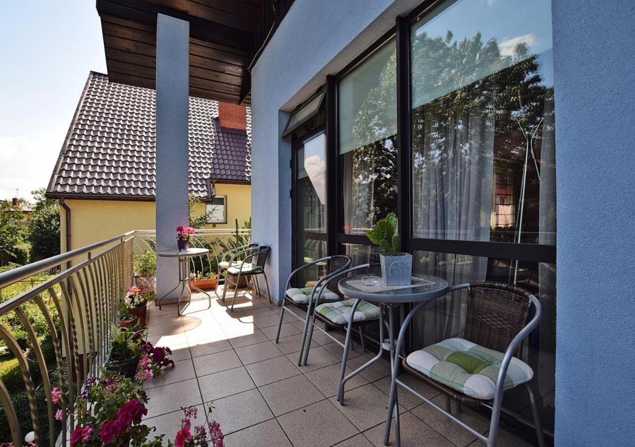 Dom Tu I Teraz Hostel Lublin Exterior foto