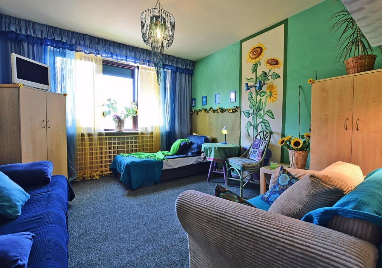 Dom Tu I Teraz Hostel Lublin Exterior foto